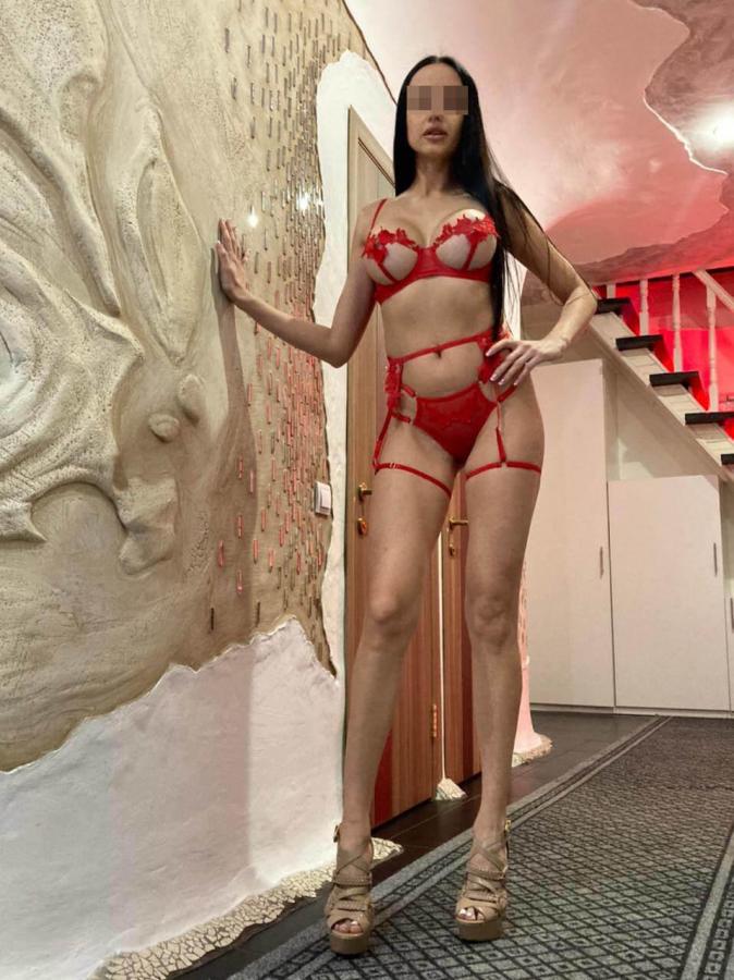 photo5352910353840845034